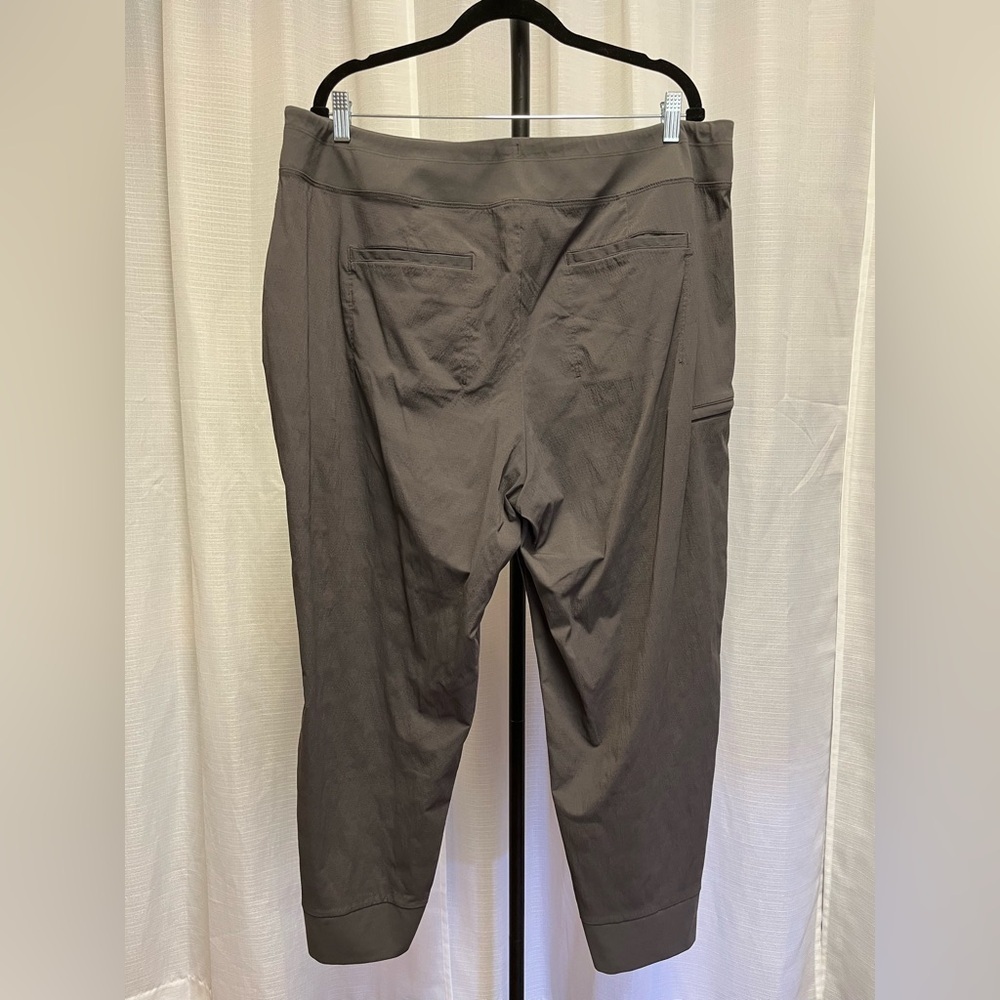 Athleta Trekkie North High Rise Jogger in Dark grey | size 18 - Picture 4 of 7